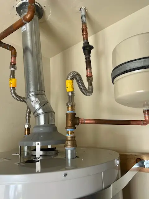 Water heater installation and plumbing repair in Country Lakes